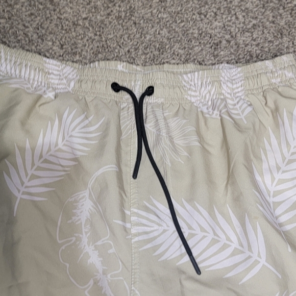 Men's summer beach shorts with palm 🌴 trees - Picture 3 of 8